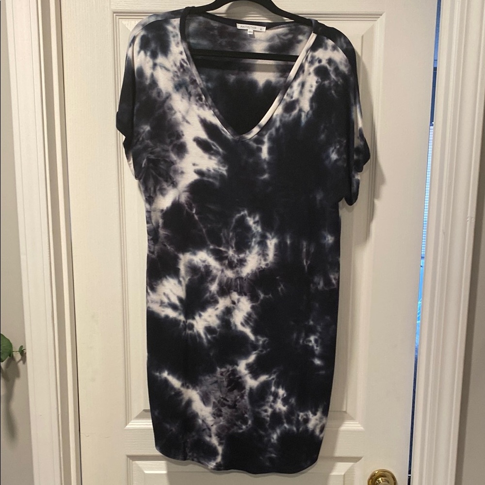 Antistar L Navy/White Tie Dye V-Neck Short Sleeve Dress